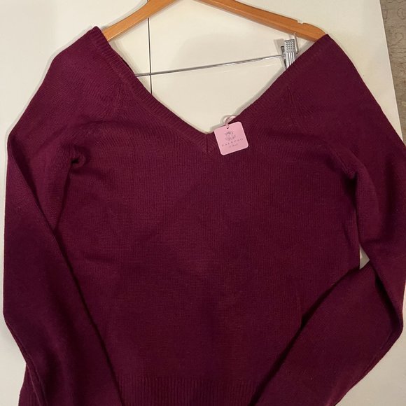 Calypso 100% Cashmere Plum V-Neck Sweater / Size Medium / NWT (Ret: $295) - Picture 13 of 16